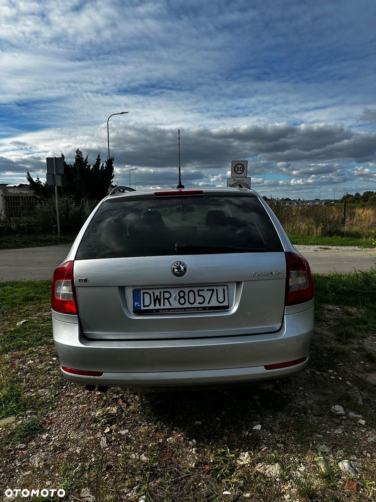 Skoda Octavia Combi 2.0 TDI DPF DSG Elegance - 6