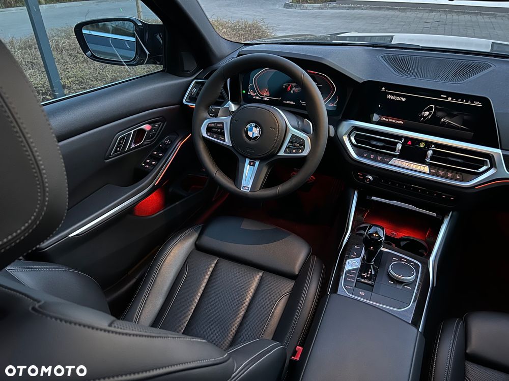 BMW Seria 3 330i M Sport - 13