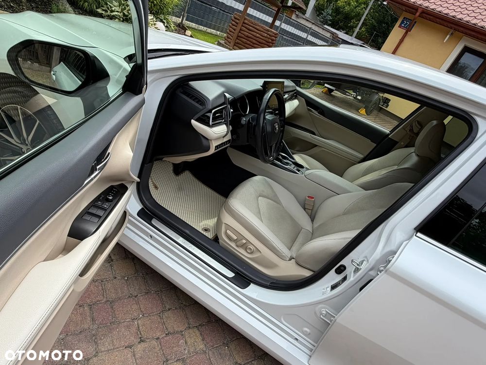 Toyota Camry 2.5 Hybrid Executive CVT - 9