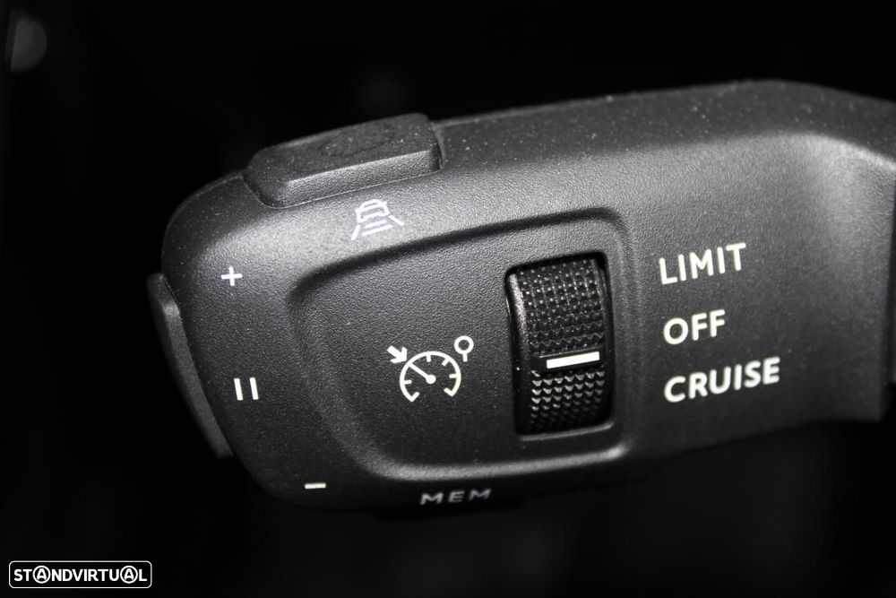 Peugeot e-2008 50 kWh GT - 18