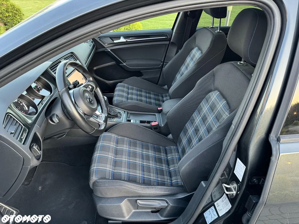Volkswagen Golf - 13