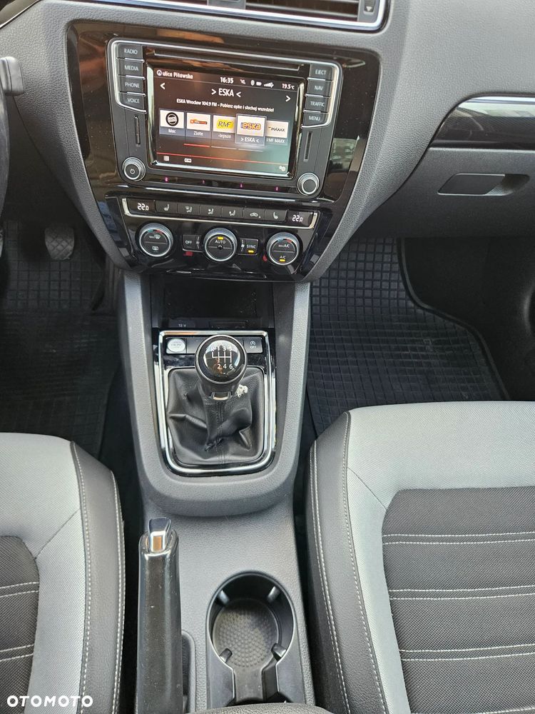 Volkswagen Jetta 1.4 TSI BMT Highline - 24