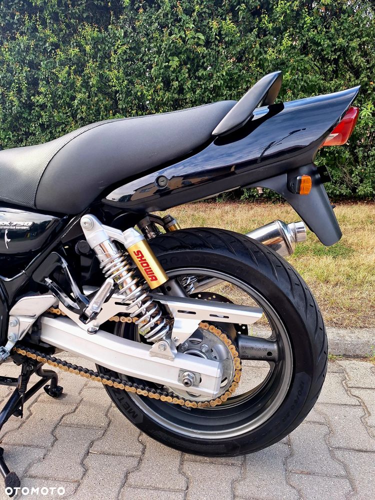 Suzuki GSX - 6