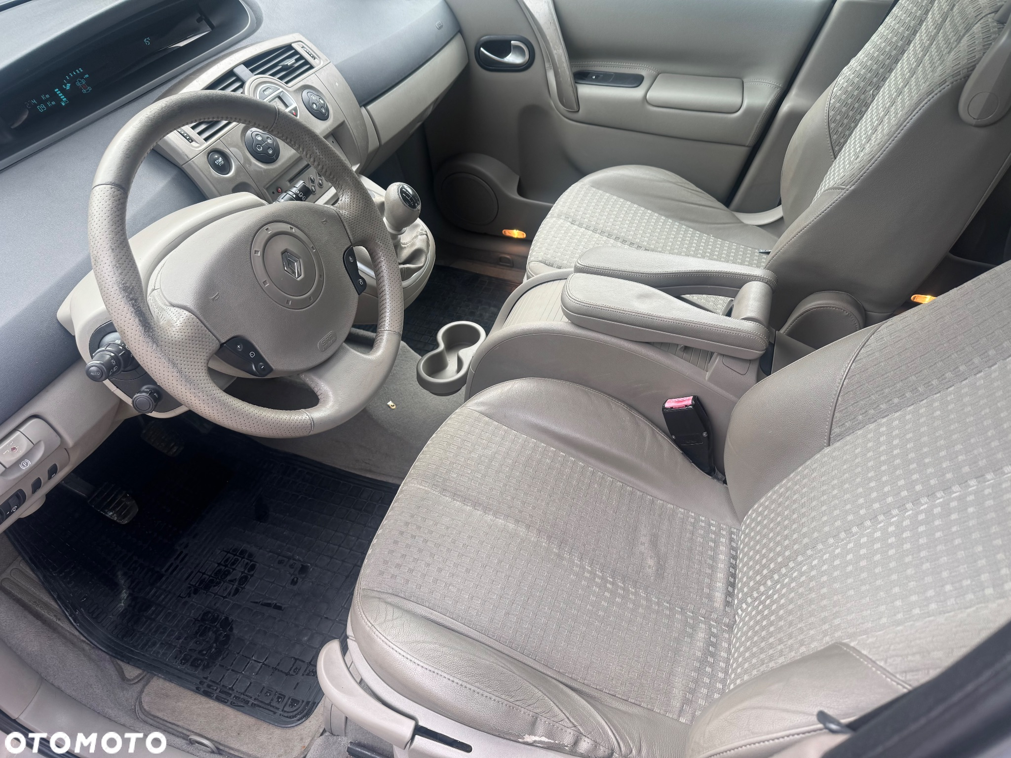 Renault Scenic 1.9 dCi Emotion - 13