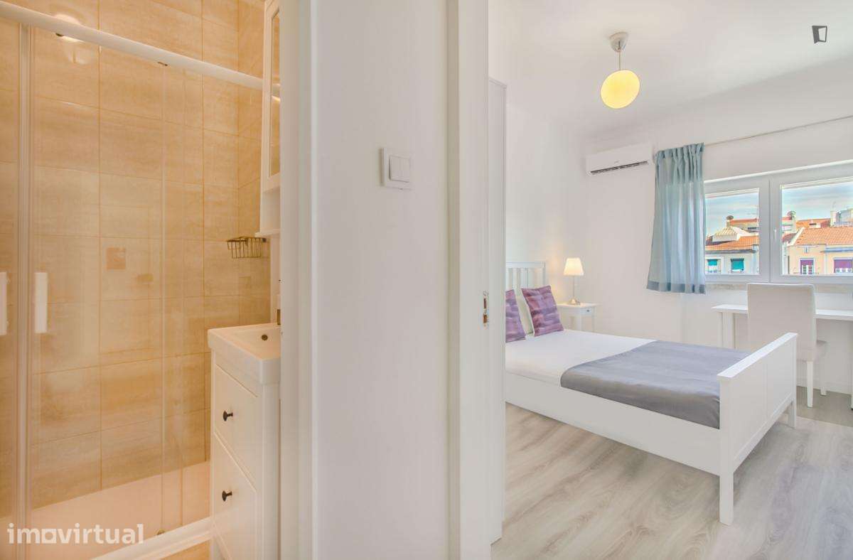 Apartamento com 1 quartos - localizado em Entrecampos Lisbon - Grande imagem: 2/25
