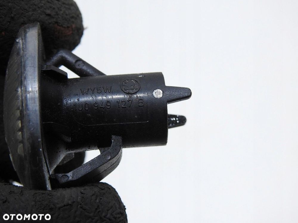 KIERUNKOWSKAZ BŁOTNIKA SKODA FABIA II - 6