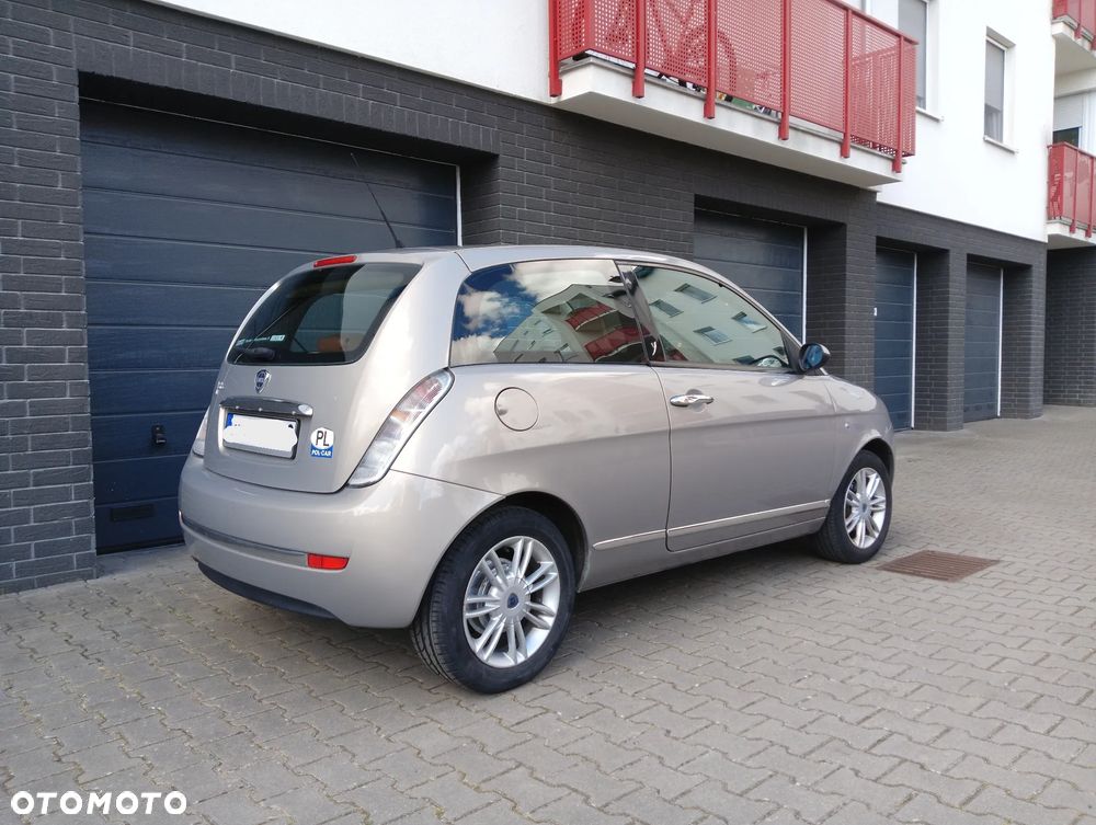 Lancia Ypsilon 1.4 8V Moda Milano (4 os.) - 4