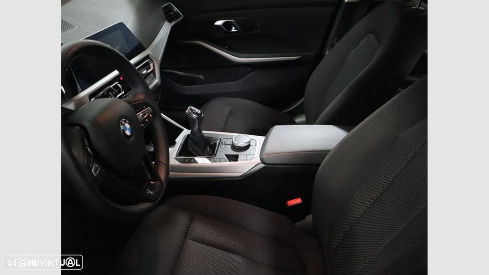 BMW 318 d Touring Advantage - 12