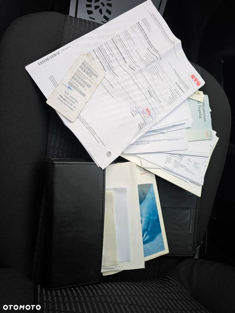 Toyota Avensis 1.8 Comfort - 39