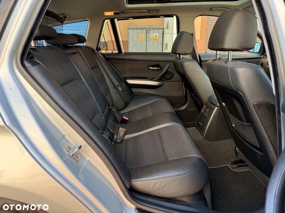 BMW Seria 3 325i - 30