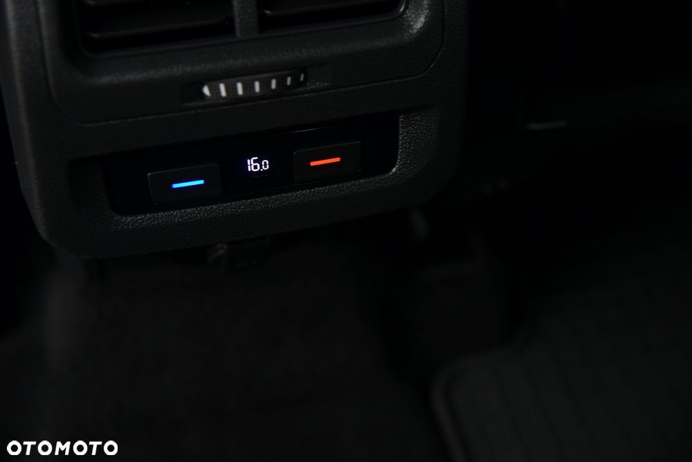 Volkswagen Touran 2.0 TDI SCR Highline - 23