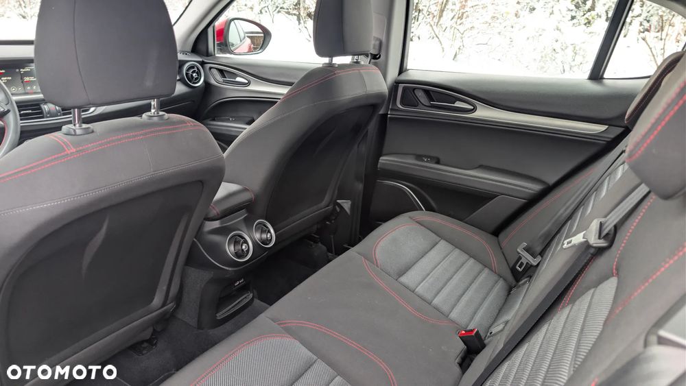 Alfa Romeo Stelvio - 8