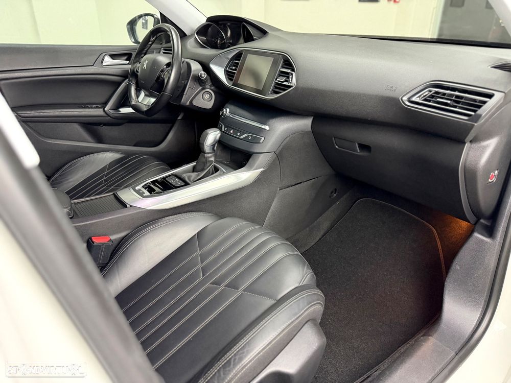 Peugeot 308 SW 1.6 BlueHDi Allure EAT6 - 23