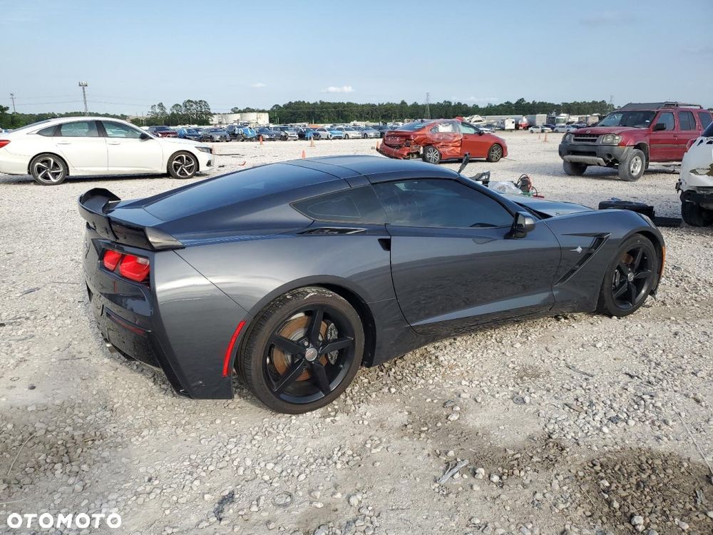 Chevrolet Corvette - 4