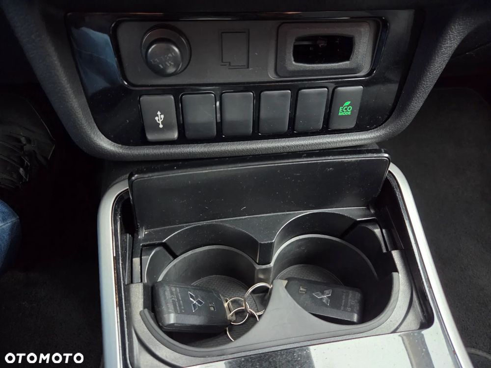 Mitsubishi Outlander - 26