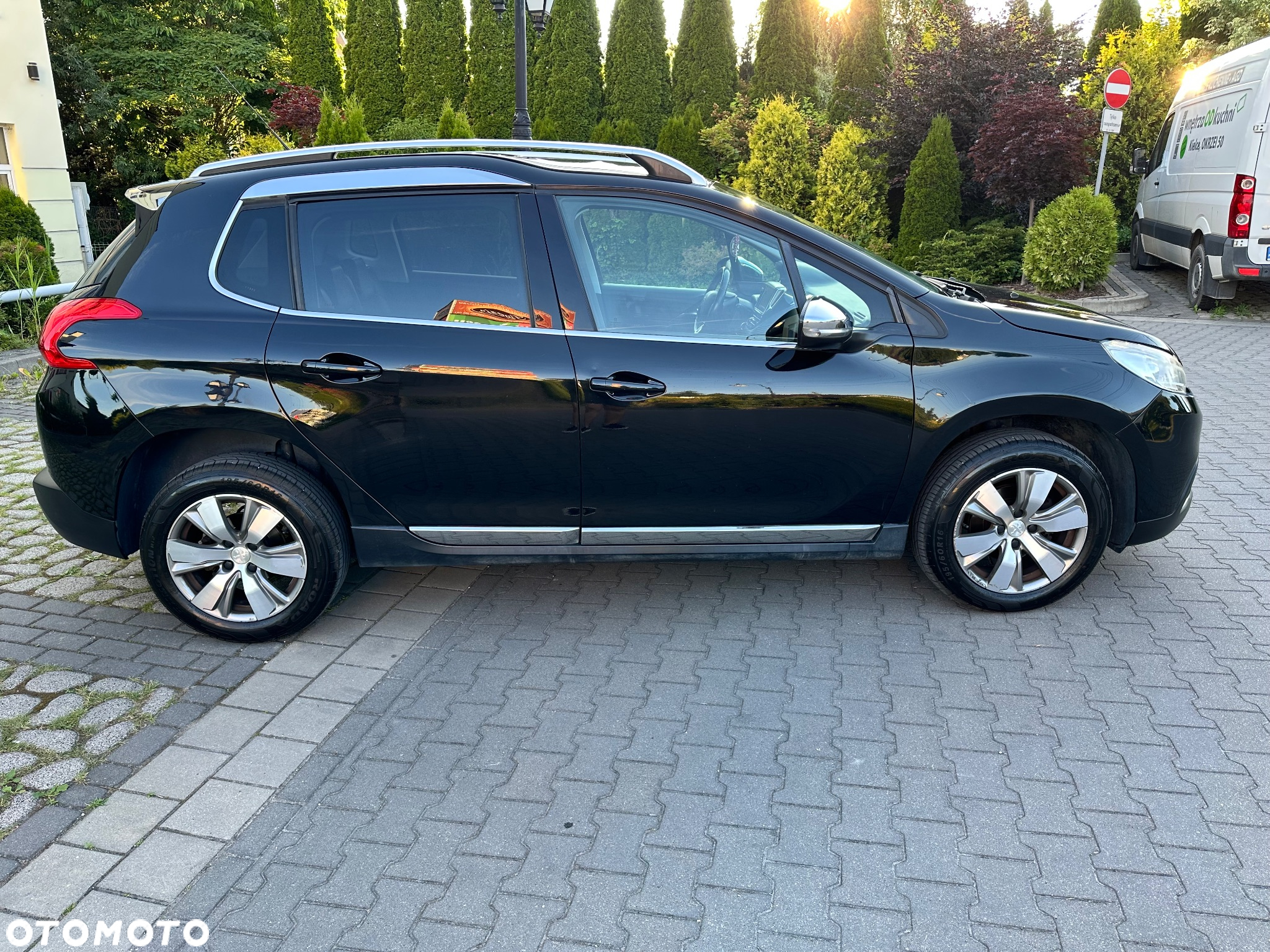 Peugeot 2008 1.6 e-HDi Allure S&S - 8