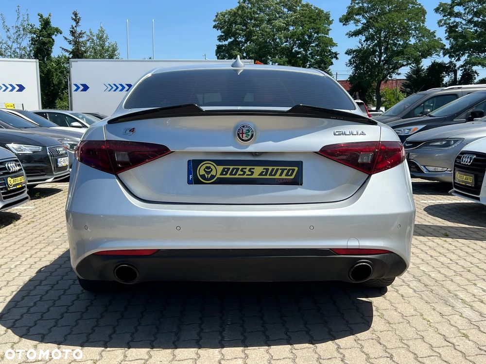 Alfa Romeo Giulia - 8