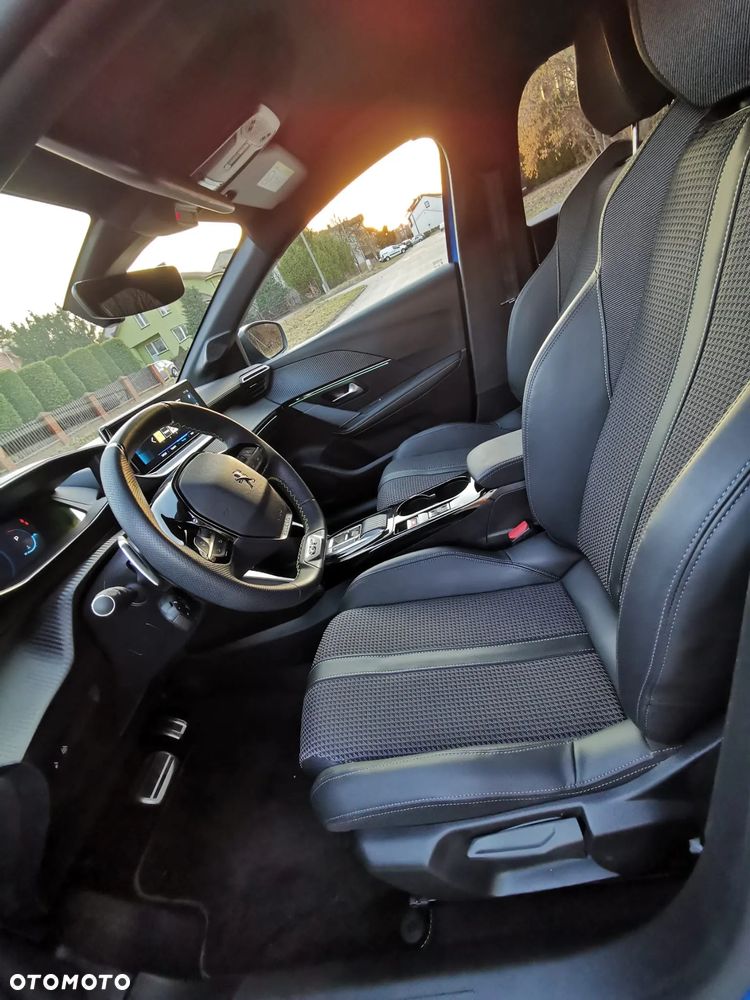 Peugeot 208 - 6