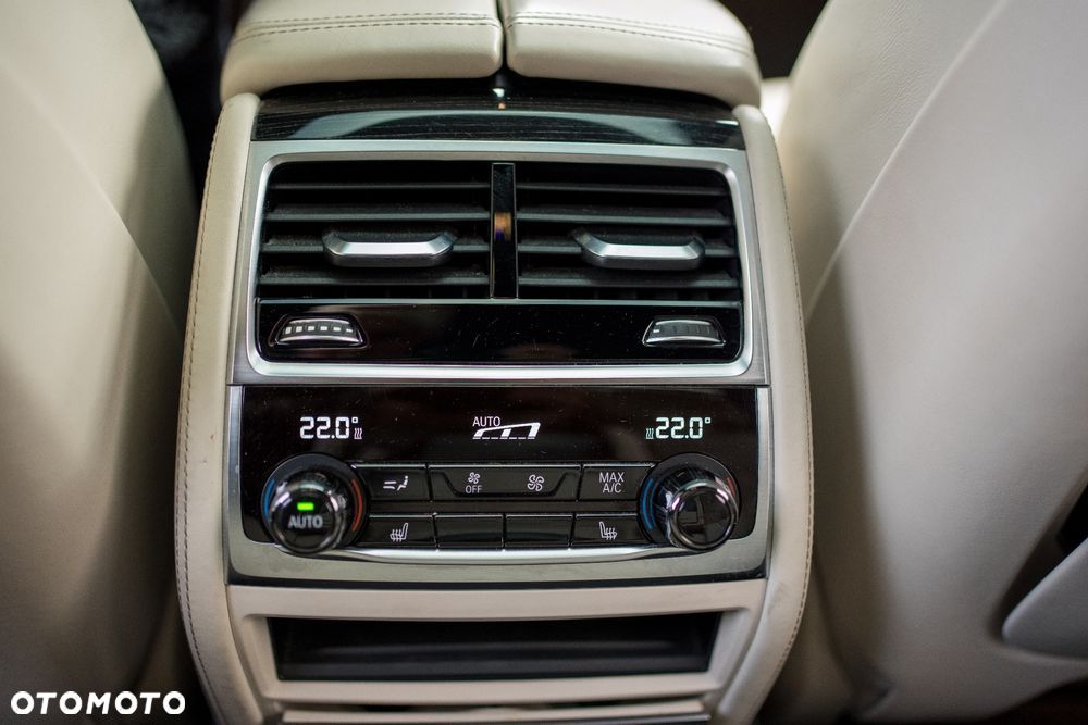 BMW Seria 7 740d xDrive - 29