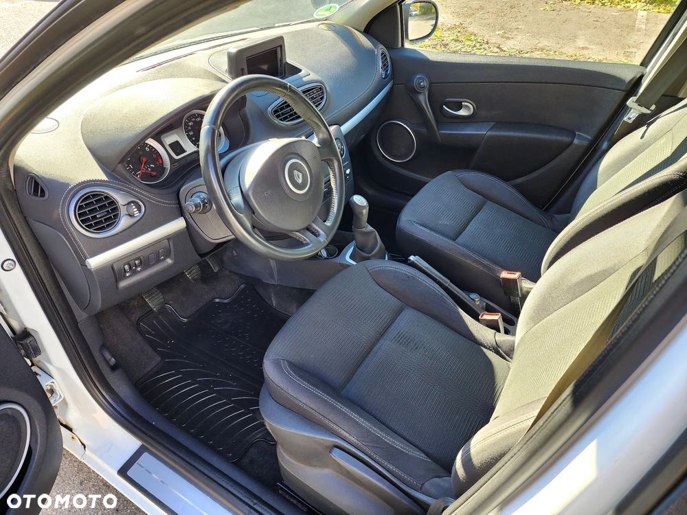 Renault Clio - 19
