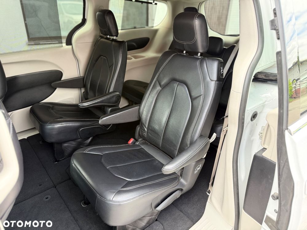 Chrysler Pacifica - 18