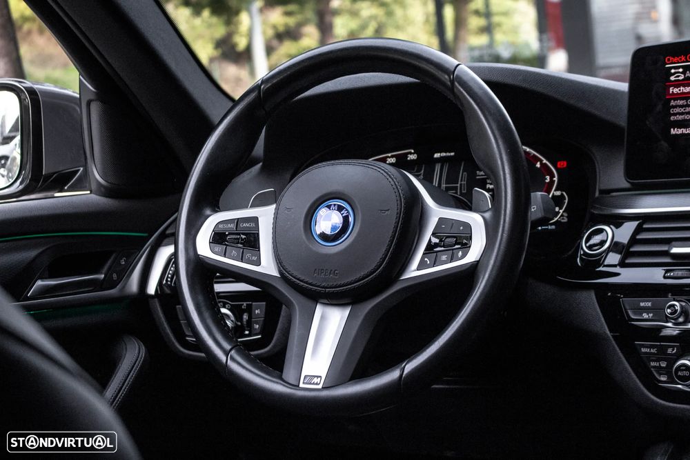 BMW 530 e Pack Desportivo M - 37