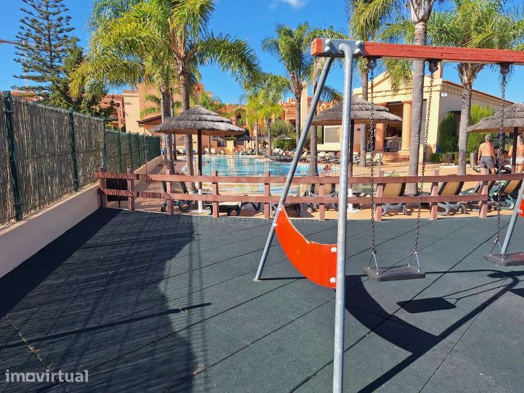 T2 com Alojamento Local ativo, a 200 m da Praia da Luz | Garagem e ... - Grande imagem: 5/25