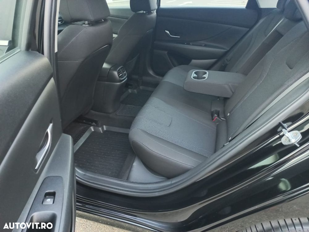 Hyundai Elantra 1.6 l 123 CP CVT Highway - 13