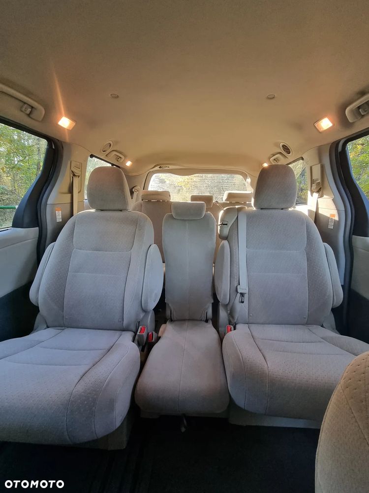 Toyota Sienna 3.5 V6 - 38
