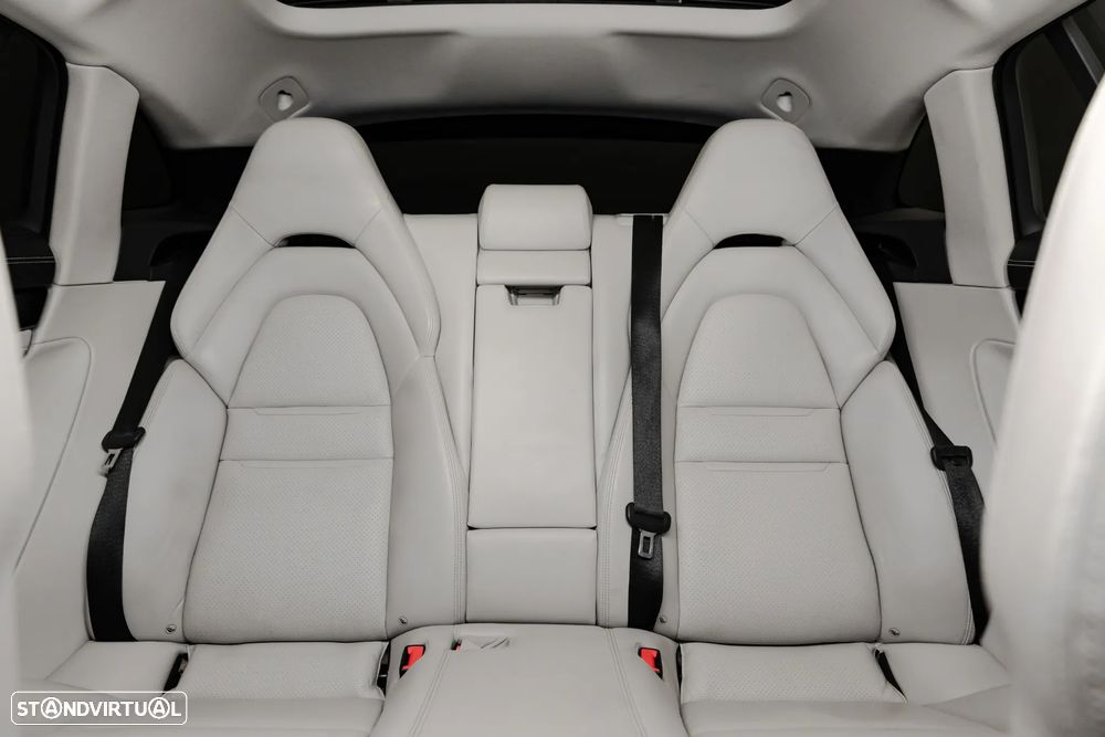 Porsche Panamera Sport Turismo 4 E-Hybrid - 11