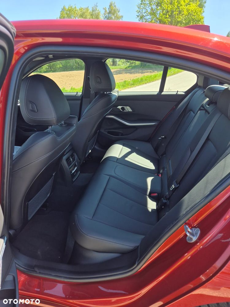 BMW Seria 3 330i xDrive Sport Line - 16