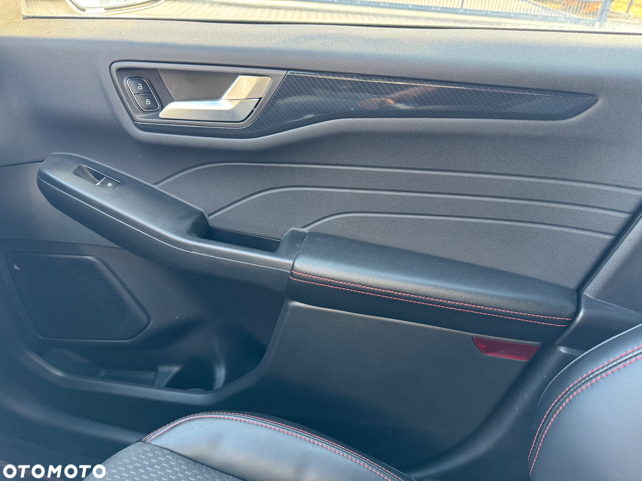 Ford Kuga 1.5 EcoBoost ST-LINE - 20