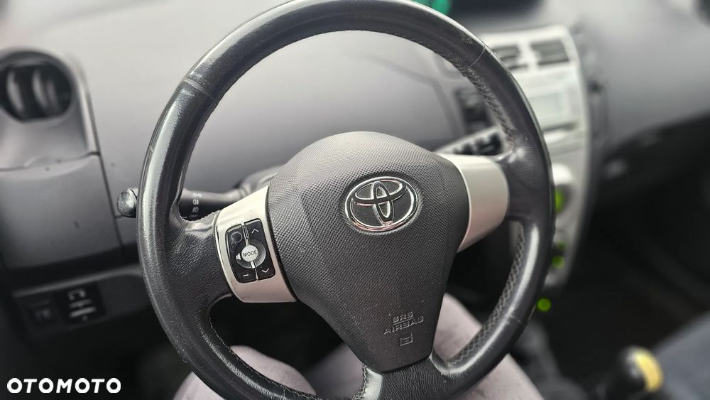 Toyota Yaris 1.3 Sol - 21