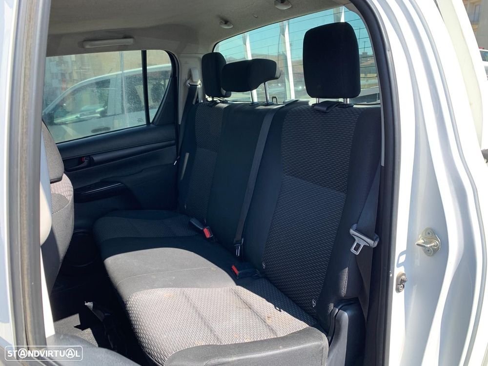 Toyota Hilux 2.4 D-4D 2WD CD - 12