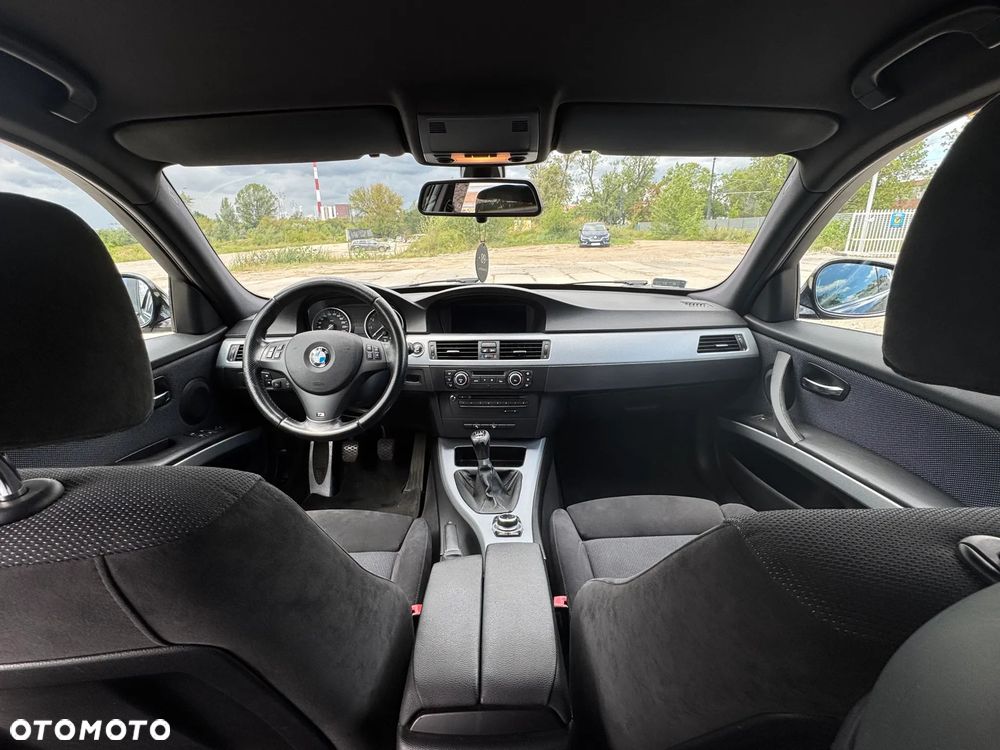 BMW Seria 3 330i xDrive - 11