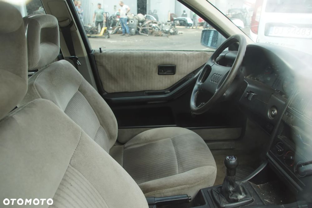 Auto na części - Audi 80 B3 1.8 90 KM JN AKM LY7U 1987R Silnik Skrzynia Drzwi Błotnik Klapa Zderzak Lampa Lusterko Klamka Szyba Deska Kokpit Sterownik Moduł Czujnik Licznik Panel Kierownica - 14