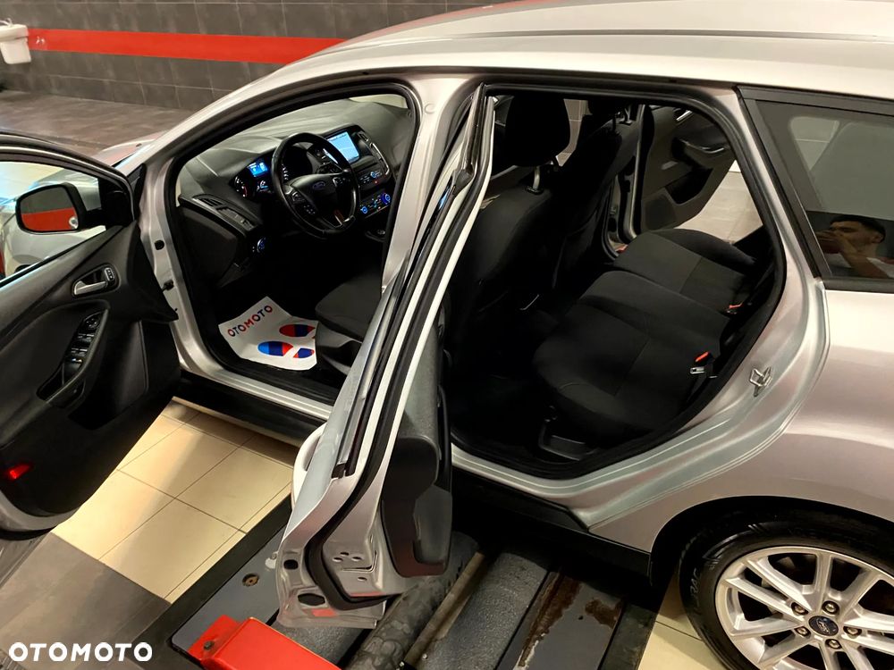 Ford Focus 1.6 TDCi DPF Titanium - 16