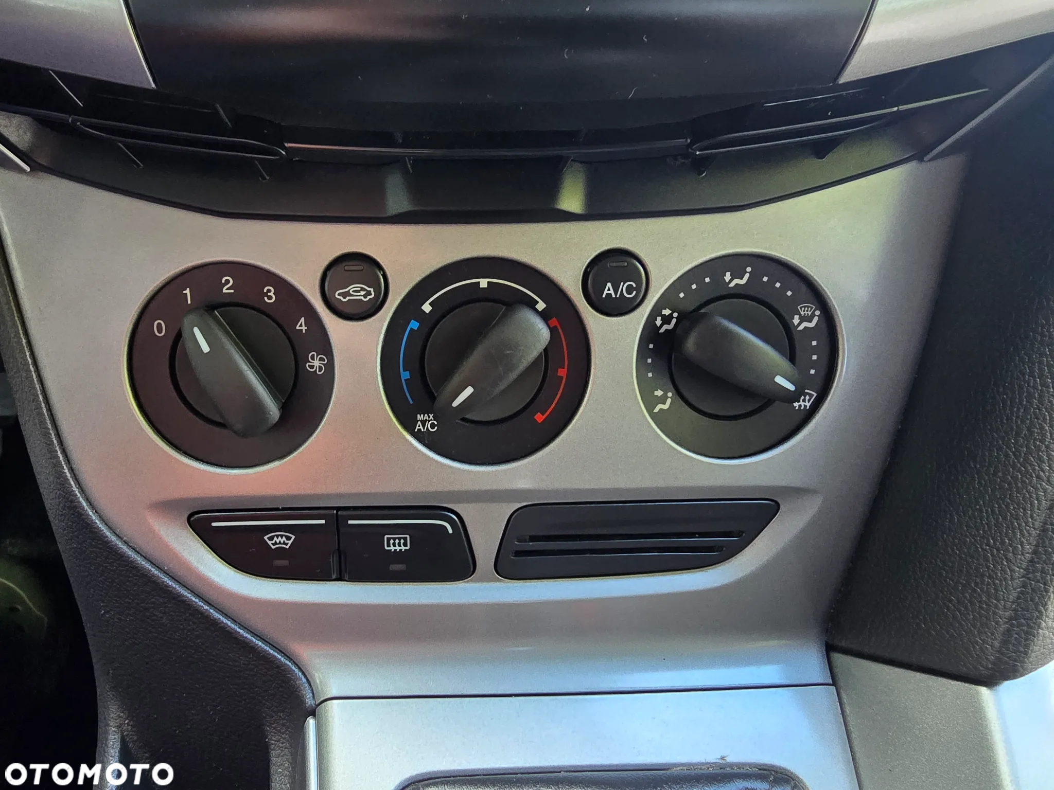 Ford Focus 1.6 FF Ambiente - 9