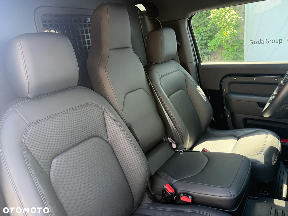 Land Rover Defender 3.0 D250 mHEV X-Dynamic SE - 19
