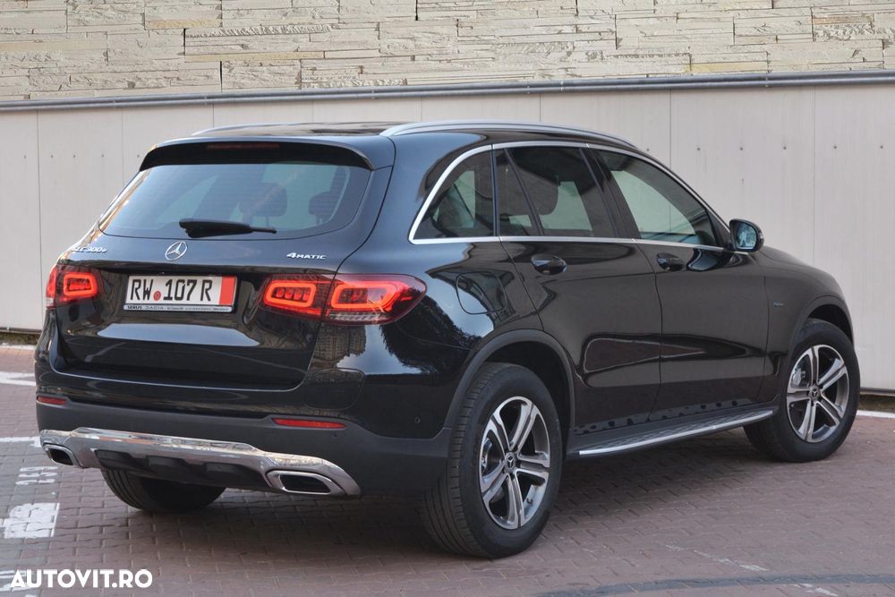 Mercedes-Benz GLC 300 e 4Matic 9G-TRONIC AMG Line - 8