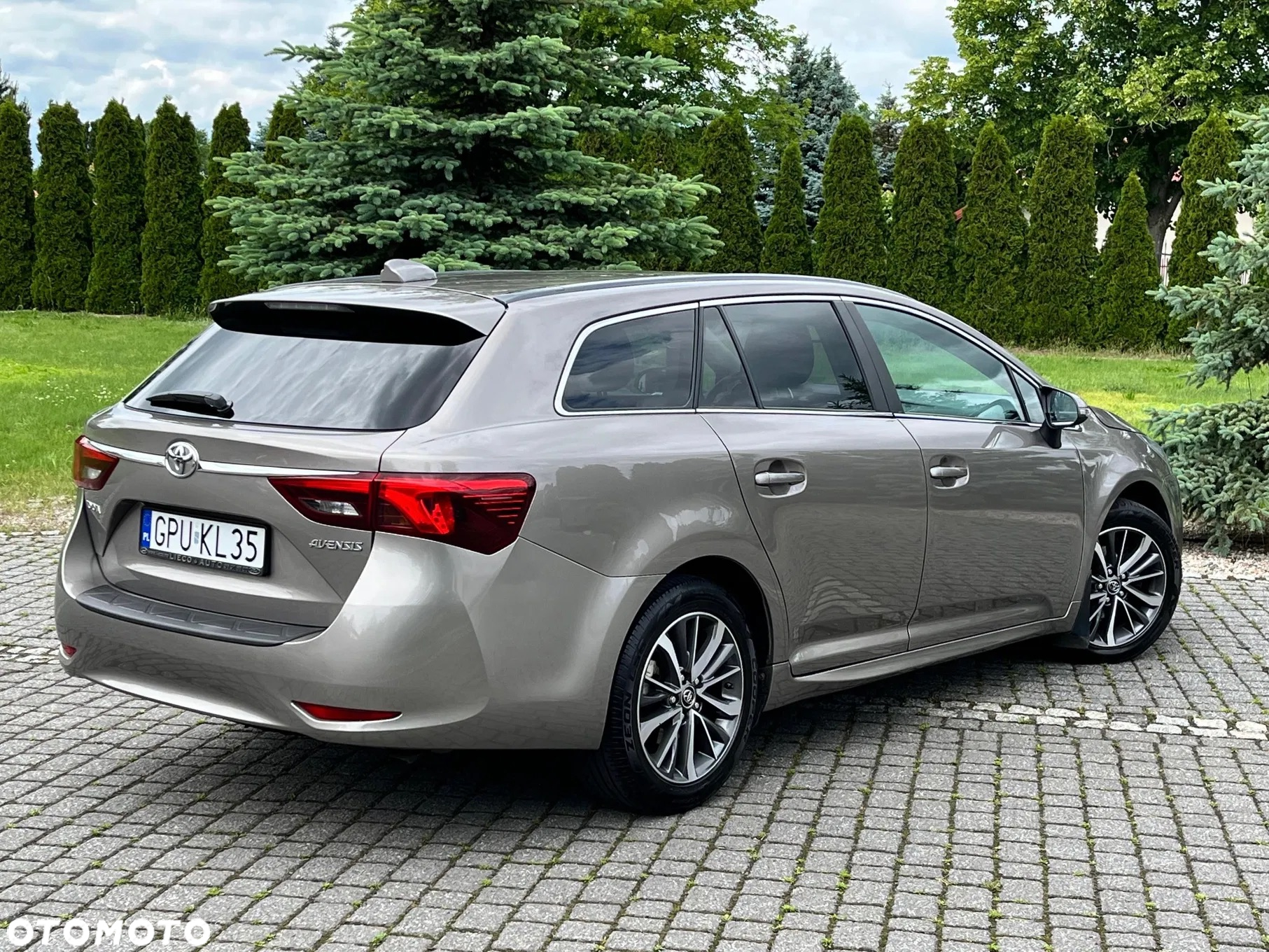 Toyota Avensis 1.6 D-4D Premium - 9