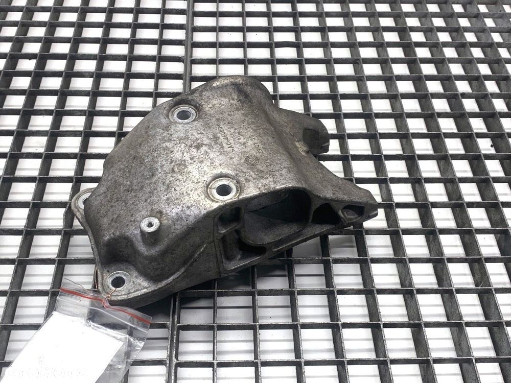 ŁAPA MOCOWANIE PÓŁOSI PRAWEJ  MERCEDES-BENZ KLASA A (W176) 2012 - 2018 A 180 (176.042) 90 kW [122 - 2