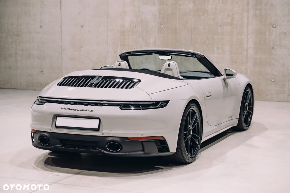 Porsche 911 Carrera 4 GTS - 15