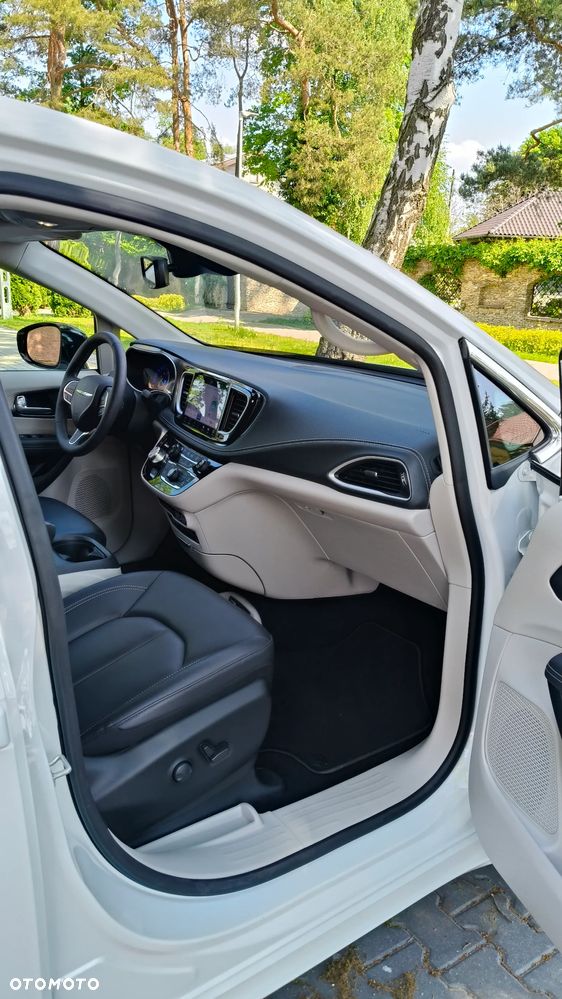 Chrysler Pacifica - 10