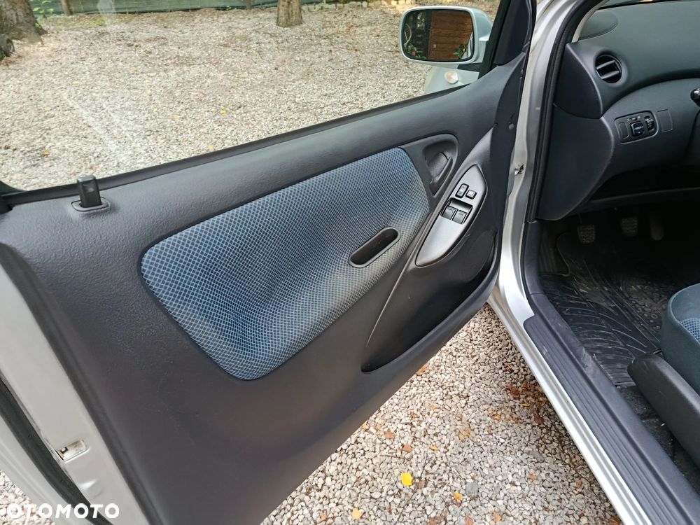 Toyota Yaris 1.0 Sol - 13
