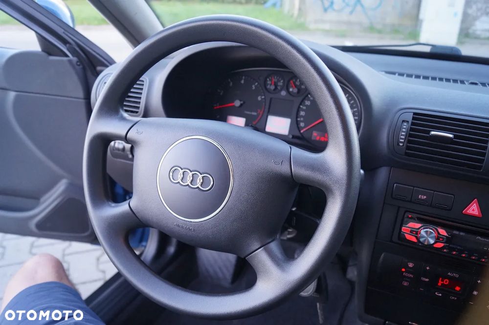 Audi A3 3-drzwiowe 1.6 Ambition - 30