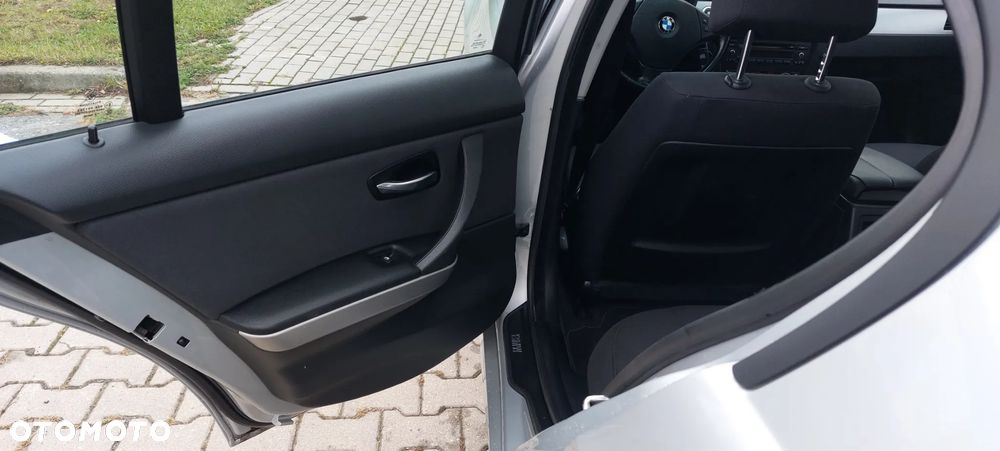 BMW Seria 3 318d - 18