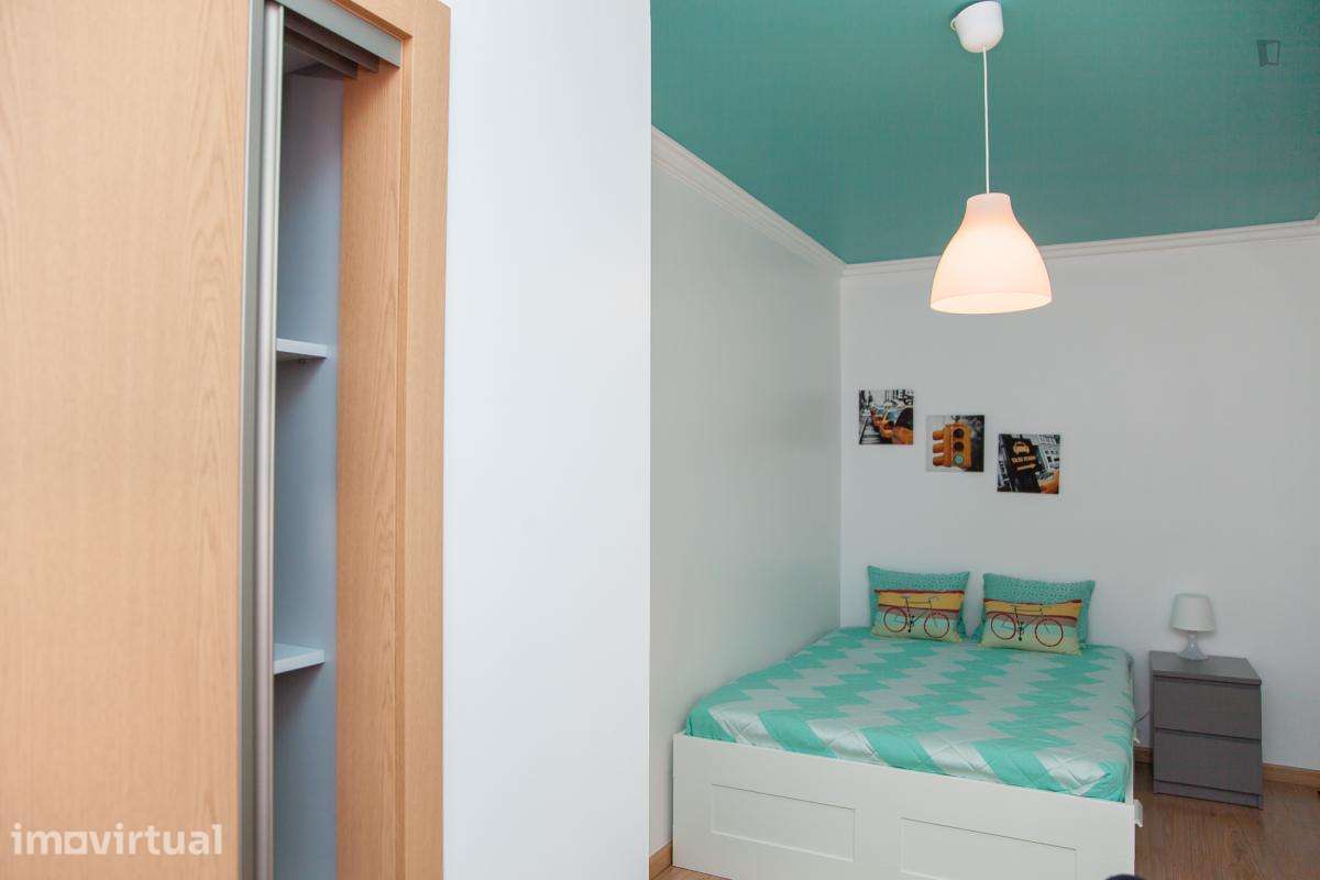 Quarto - localizado em Baixa Coimbra - Grande imagem: 5/25