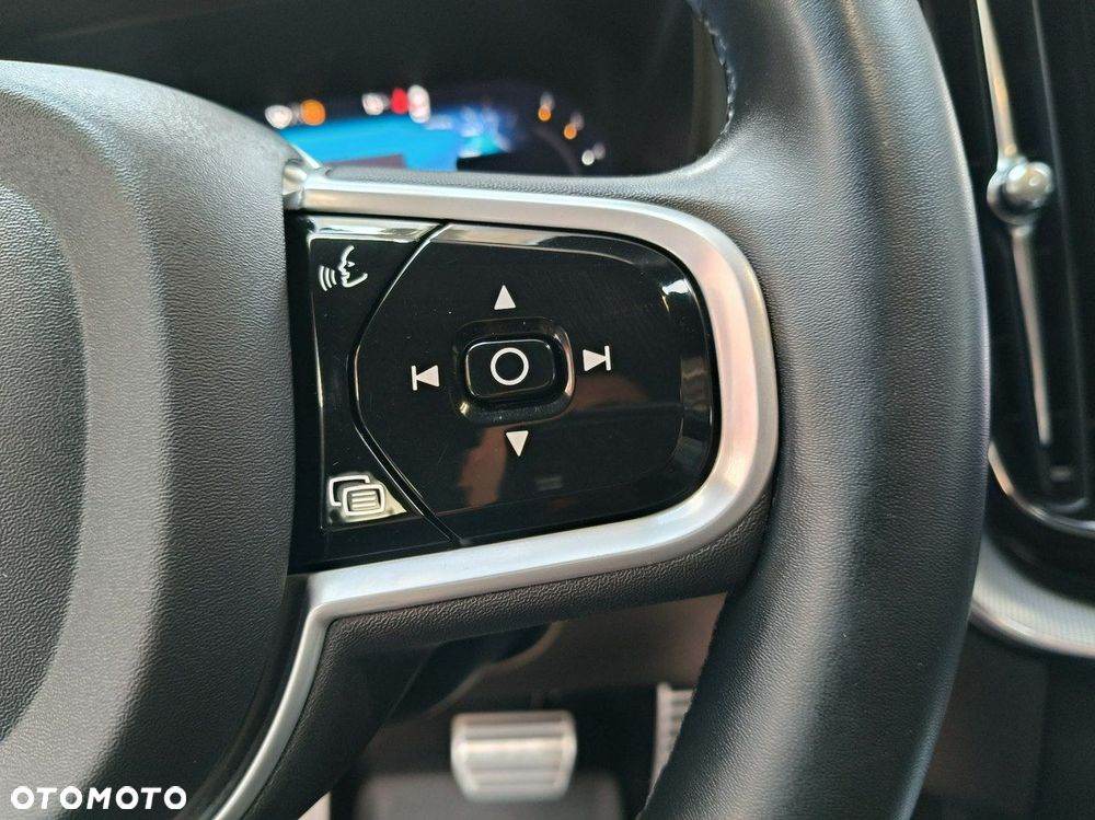 Volvo XC 60 B4 D AWD R-Design - 28