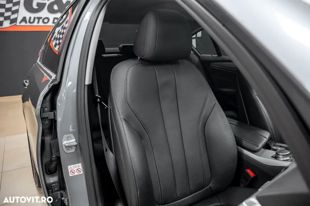 BMW Seria 5 530d xDrive AT - 31